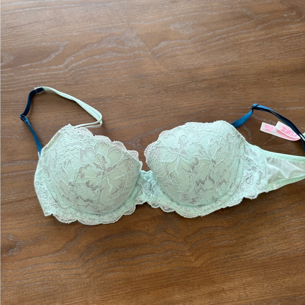 Elegant Lace Underwire Bra in Blue